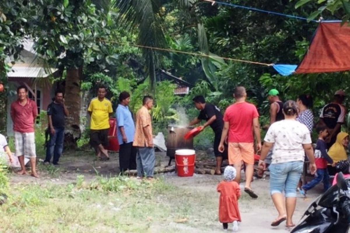 Aqiqah di Kundur dilengkapi penyembelihan ayam