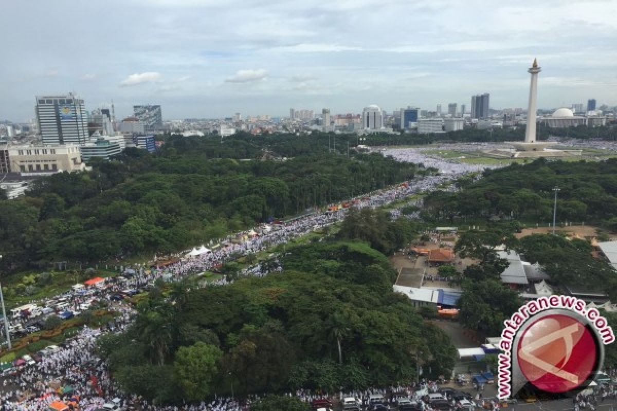 Massa Bergerak ke Monas, Beberapa Ruas Jalan Macet