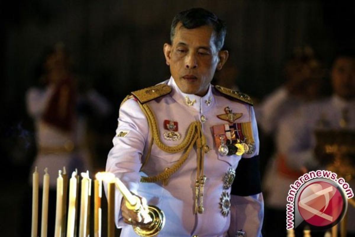 Raja Baru Thailand Untuk Pertama Kali Tampil di Muka Umum