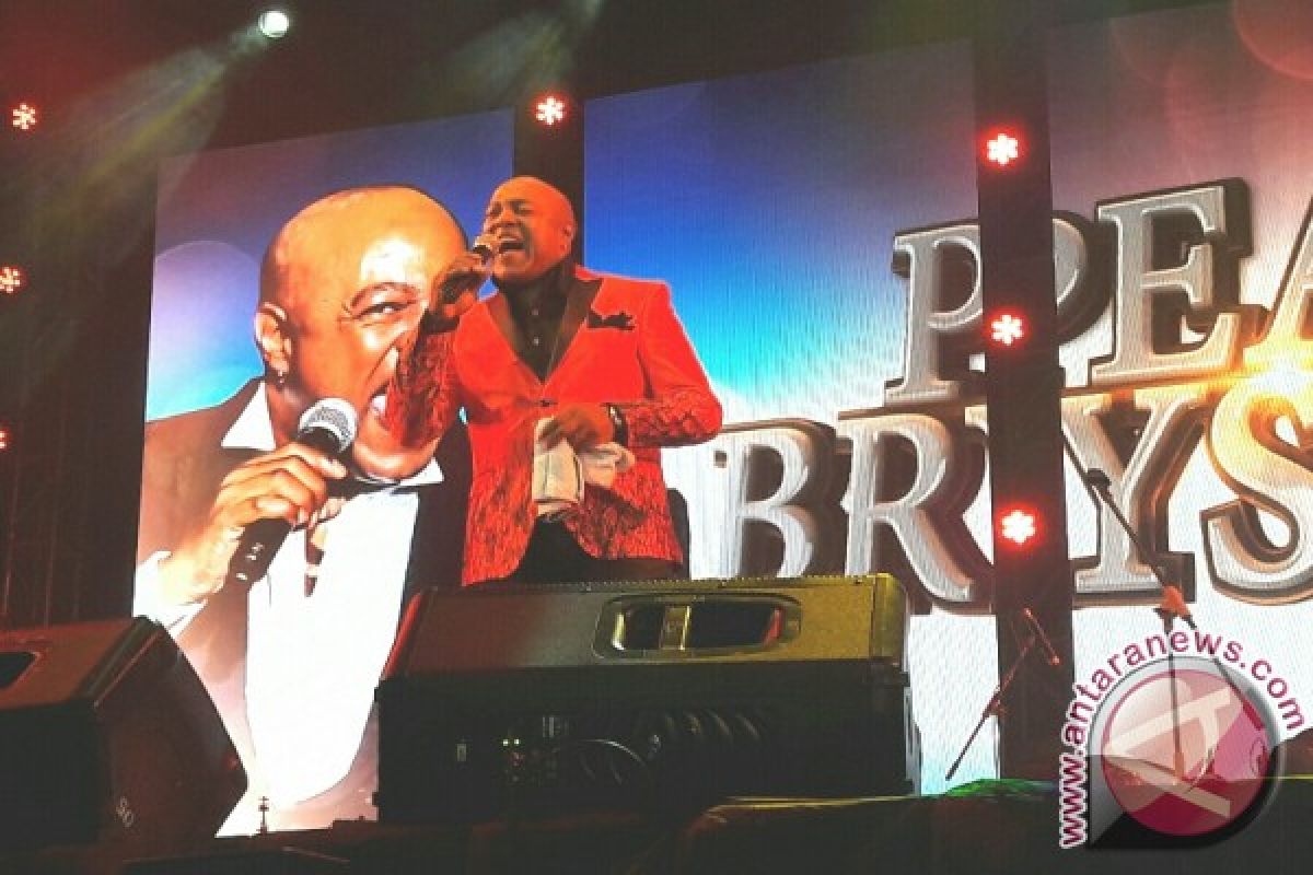 Serangan jantung, Peabo Bryson dirawat di rumah sakit