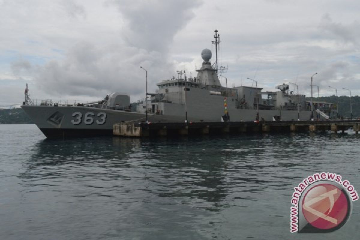 KRI Nala 363 Meriahkan HUT Armada Manokwari