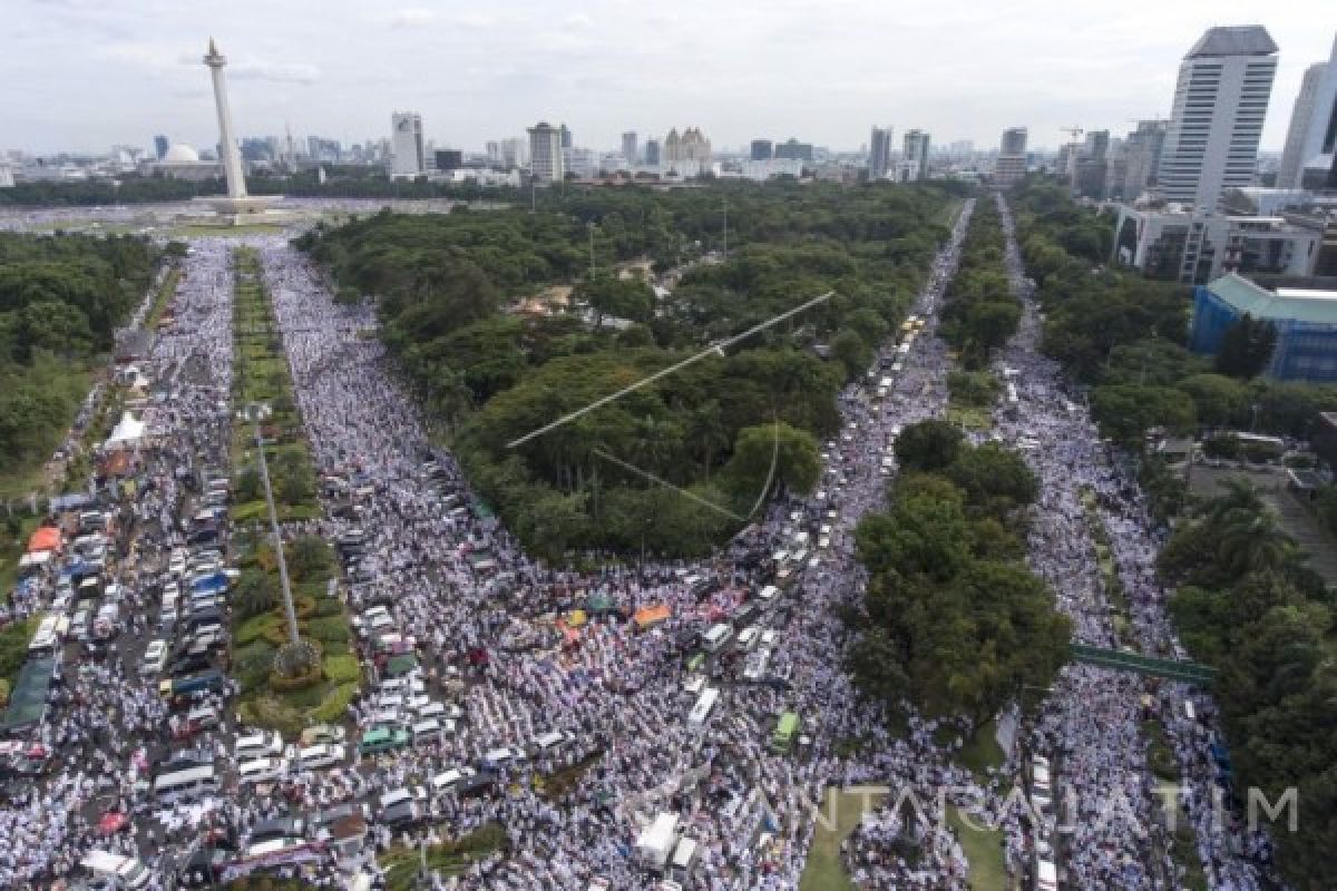 Istiqlal Dipadati Peserta Aksi 55