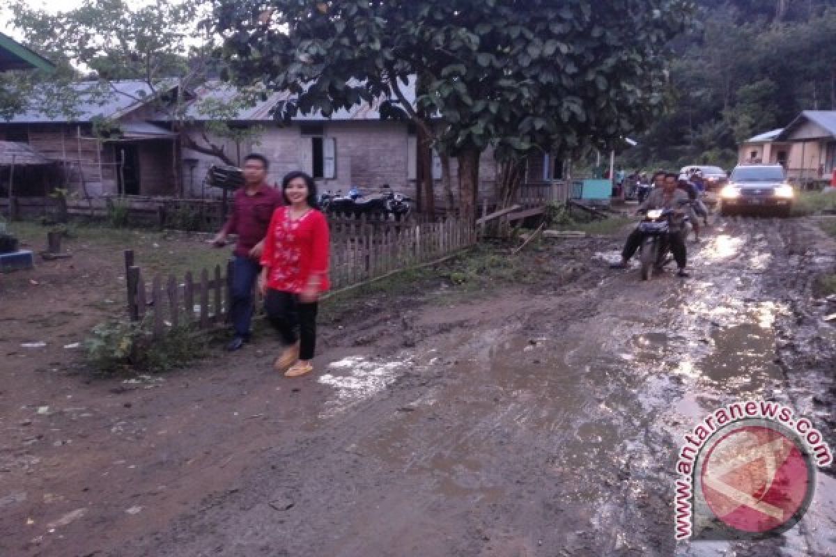 Warga Harapkan Cabup Landak Bangun Infrastruktur Belangiran