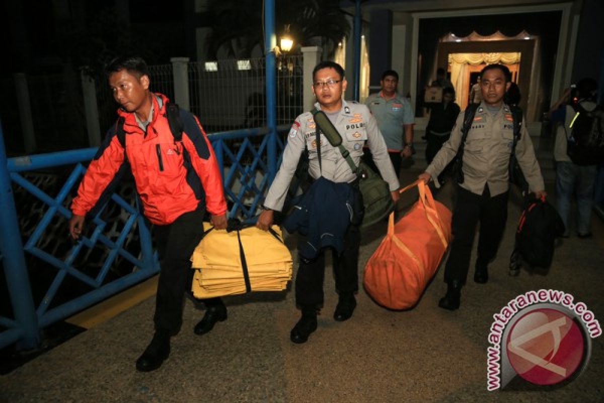 Kecelakaan pesawat Polri: empat kantong jenazah dievakuasi, Mabes kirim tim identifikasi