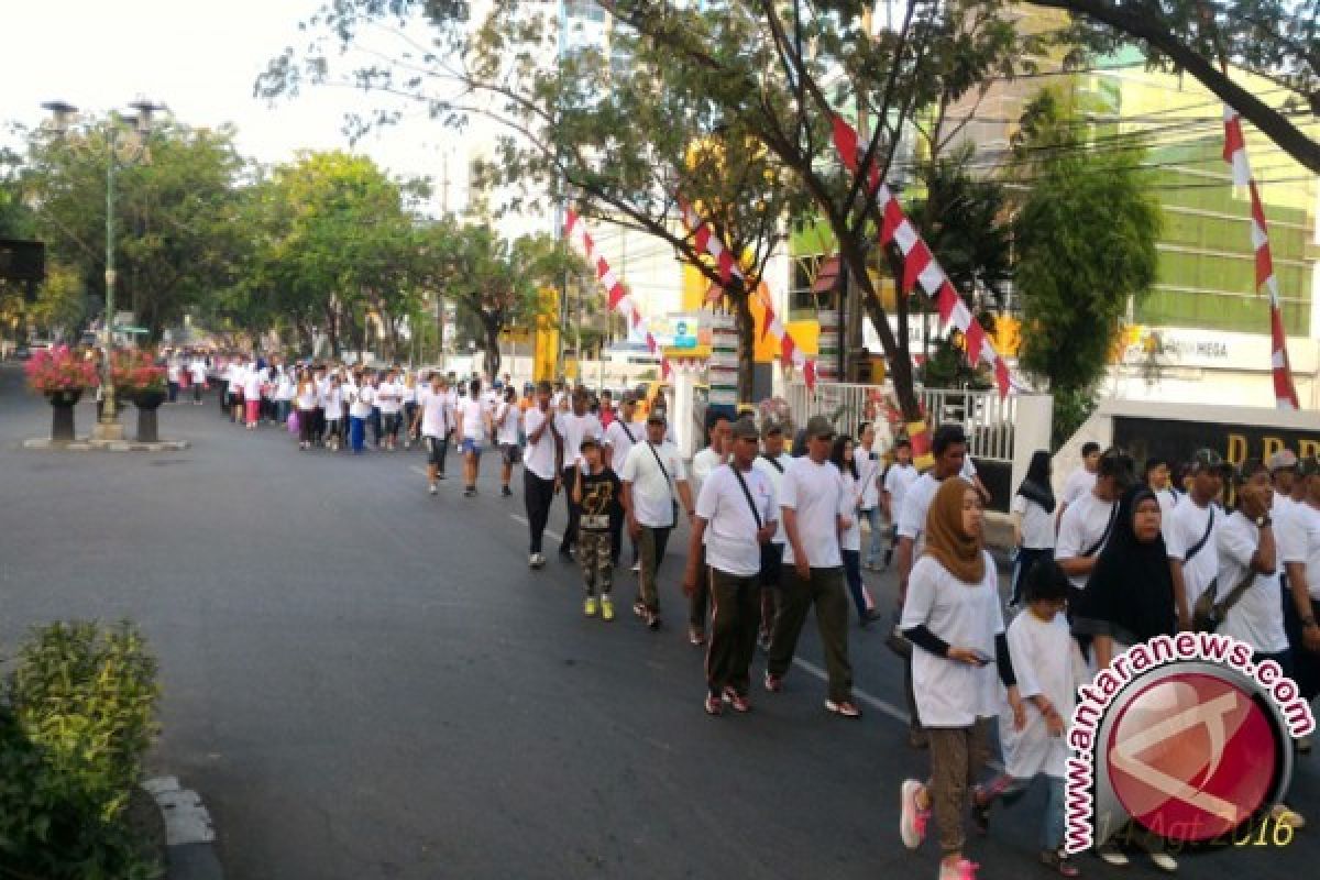 Ribuan peserta ikut jalan sehat HUT Pertamina