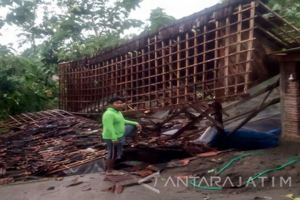 Puting Beliung Rusak Tujuh Rumah Warga Ngawi