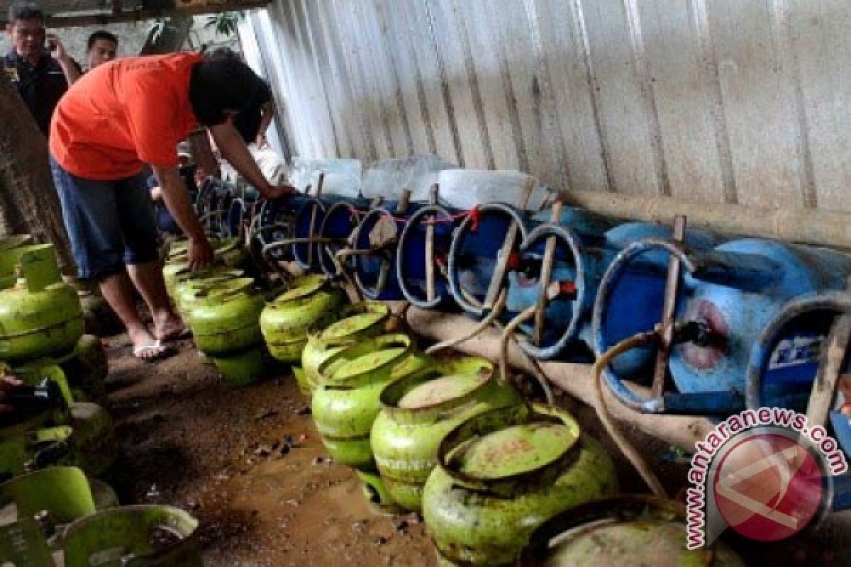 Komplotan Pengoplos Elpiji Bersubsidi Bekasi Dibekuk