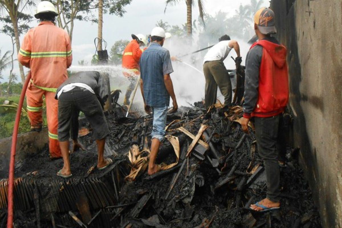 Gudang Pengolahan Kayu di Temanggung Ludes Dilalap Api