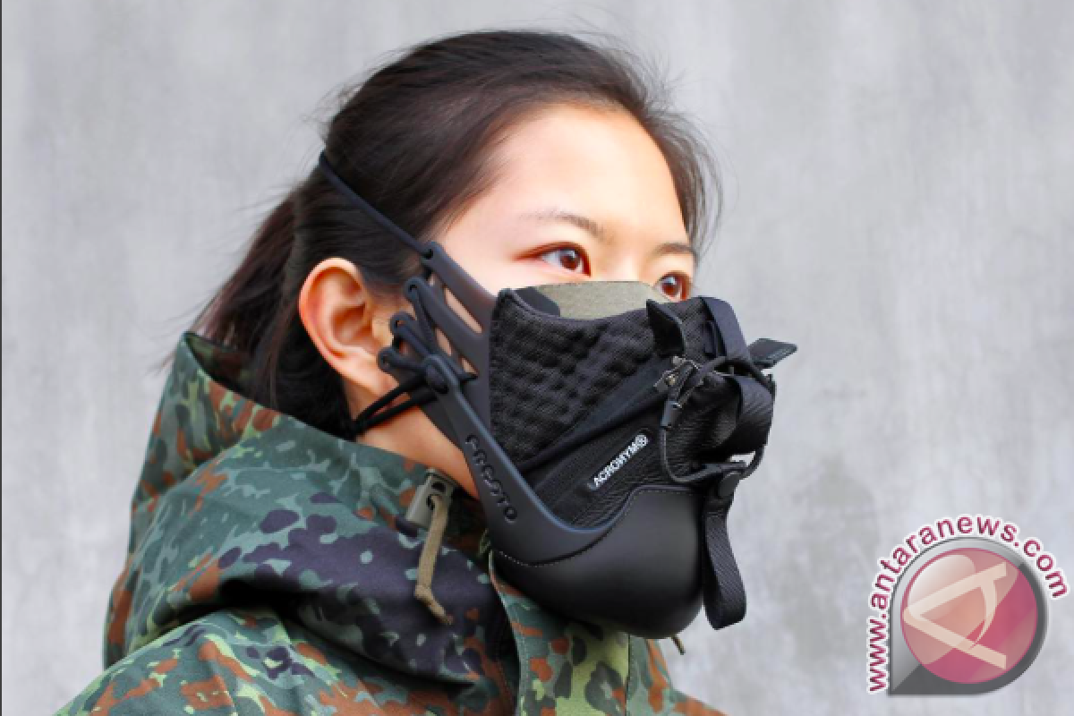 Perancang China Ini Buat Masker Dari Sepatu Seharga Rp134 Juta, Anda Tertarik? 