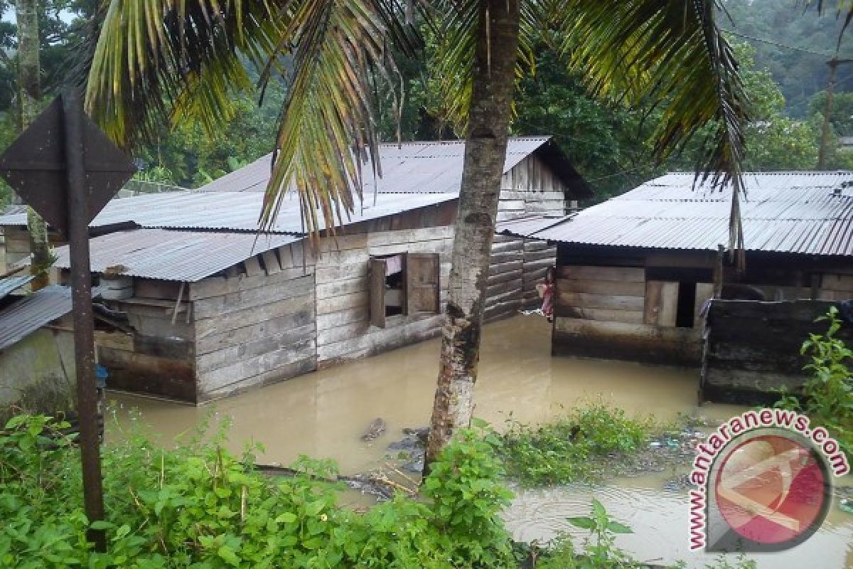 Banjir Rendam 2 Desa di Purbatua Taput 