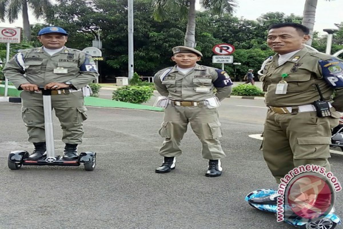 Satpol-PP Bekasi Uji Coba Kendaraan Patroli Segway