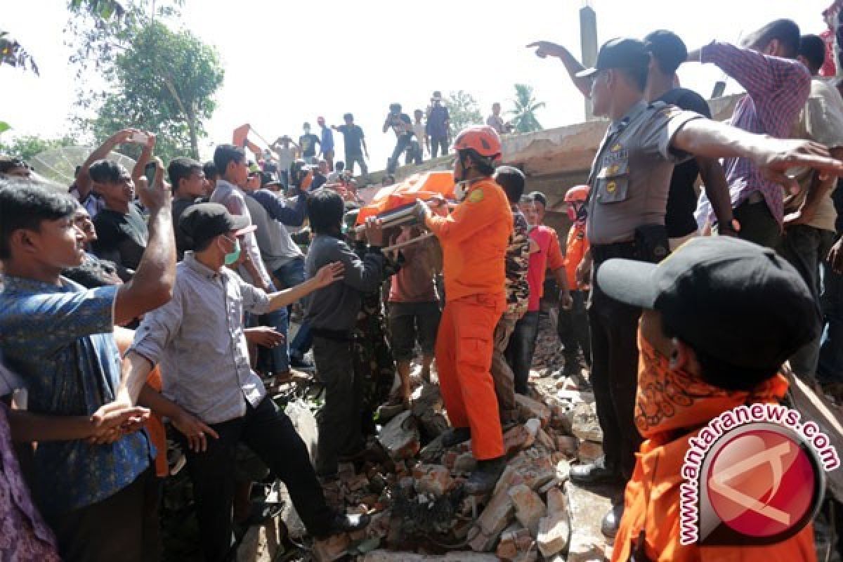 Korban meninggal akibat gempa 92 orang