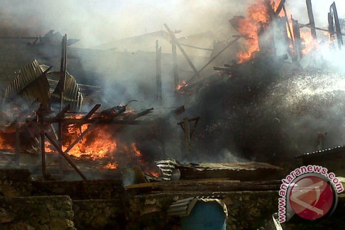 Lima Rumah Warga Di Baubau Terbakar