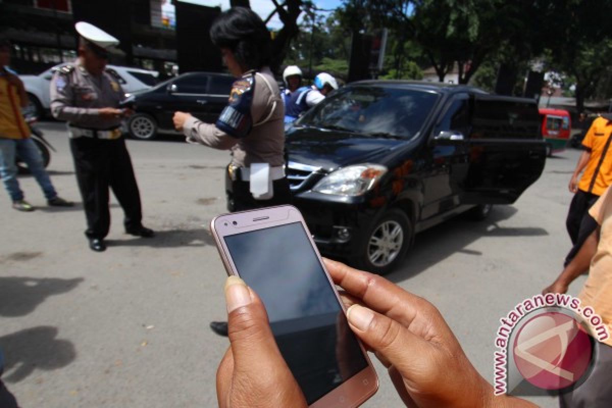 Polisi tilang puluhan sepeda motor razia Subuh