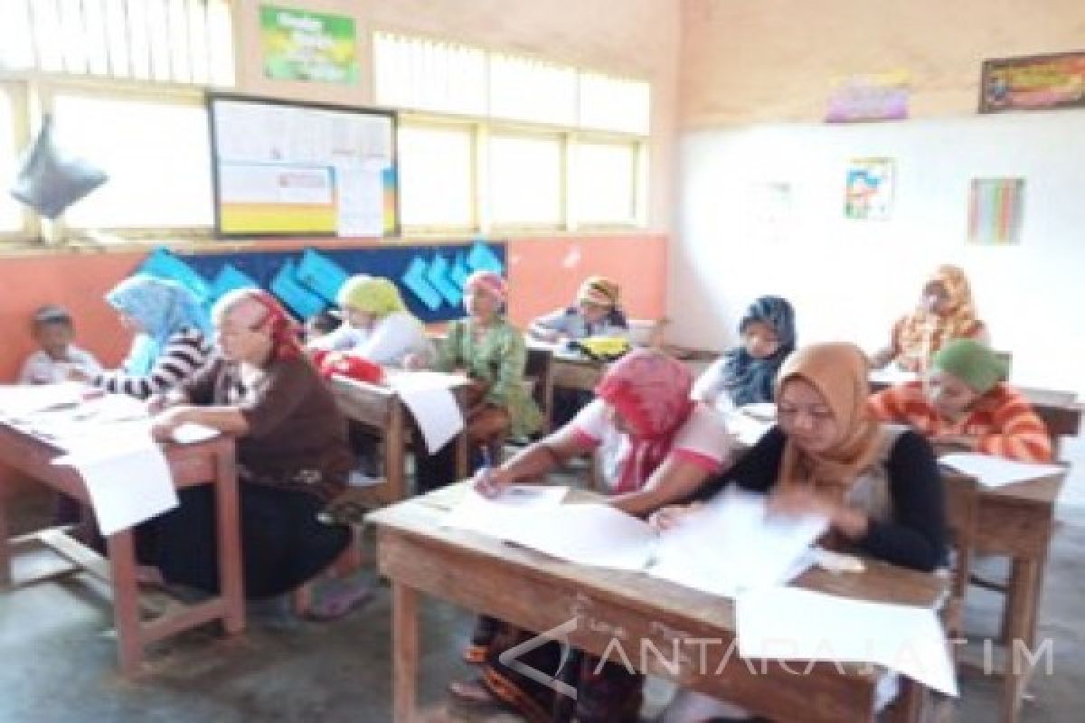 54.219 Warga Probolinggo Masih Buta Aksara