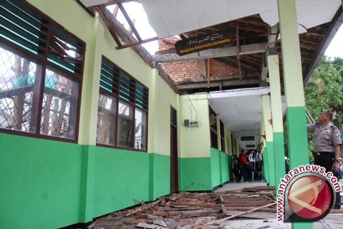 Puluhan sekolah rusak akibat gempa Pidie