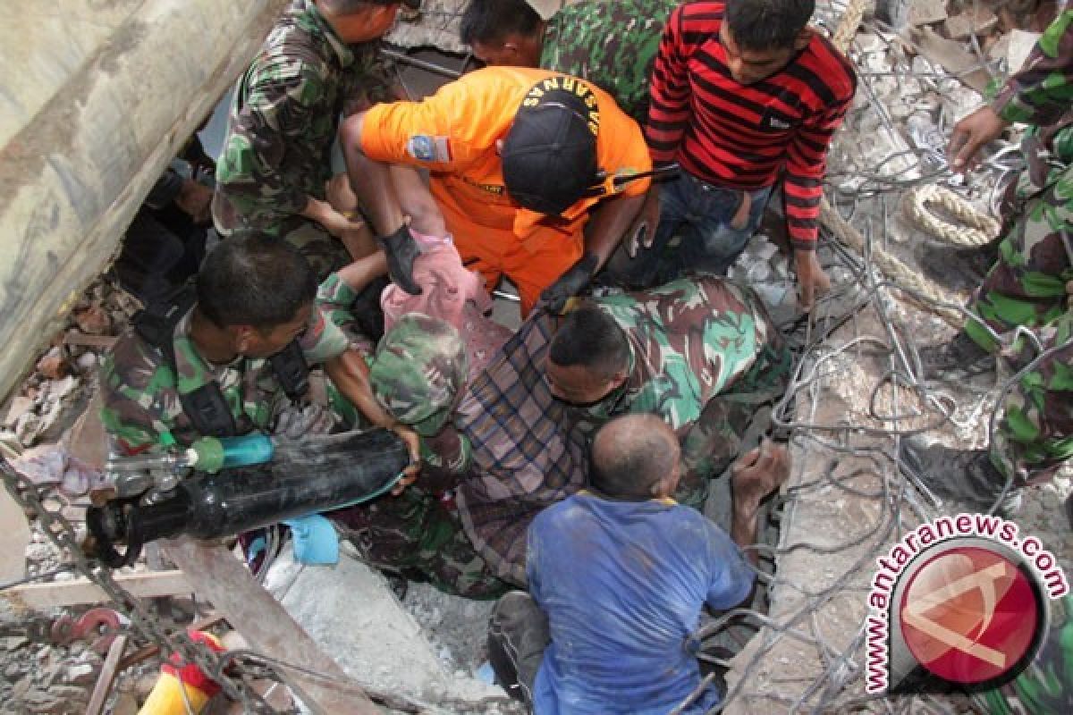 Panglima TNI dan Menkes kunjungi korban gempa