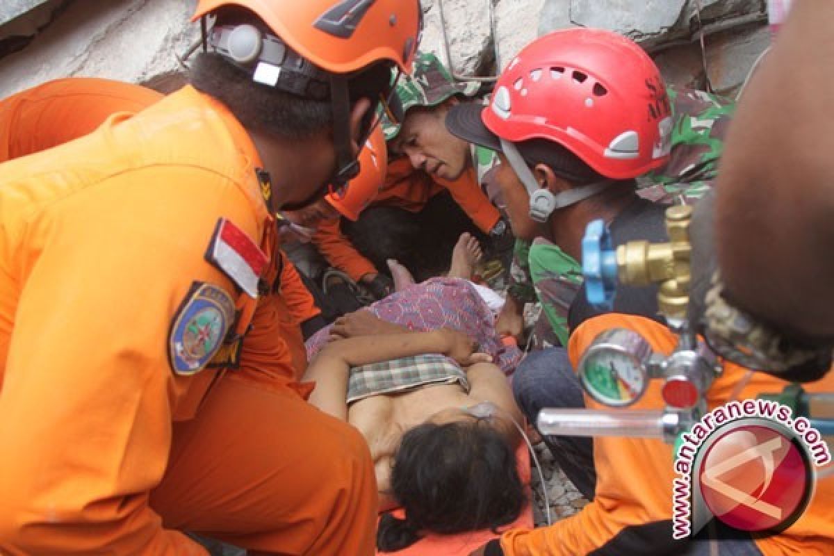 42 ibu rumah tangga jadi korban gempa 