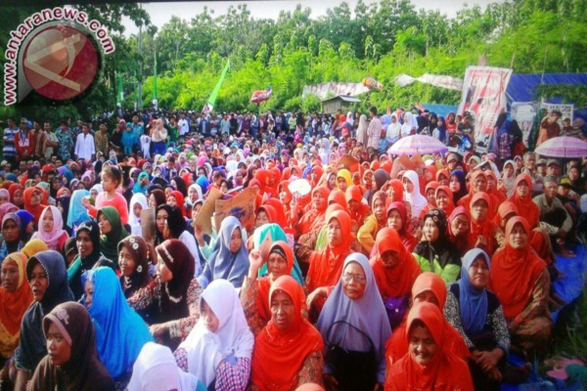 Ribuan Warga Rembang Doa Bersama Dukung Pabrik Semen Indonesia Beroperasi