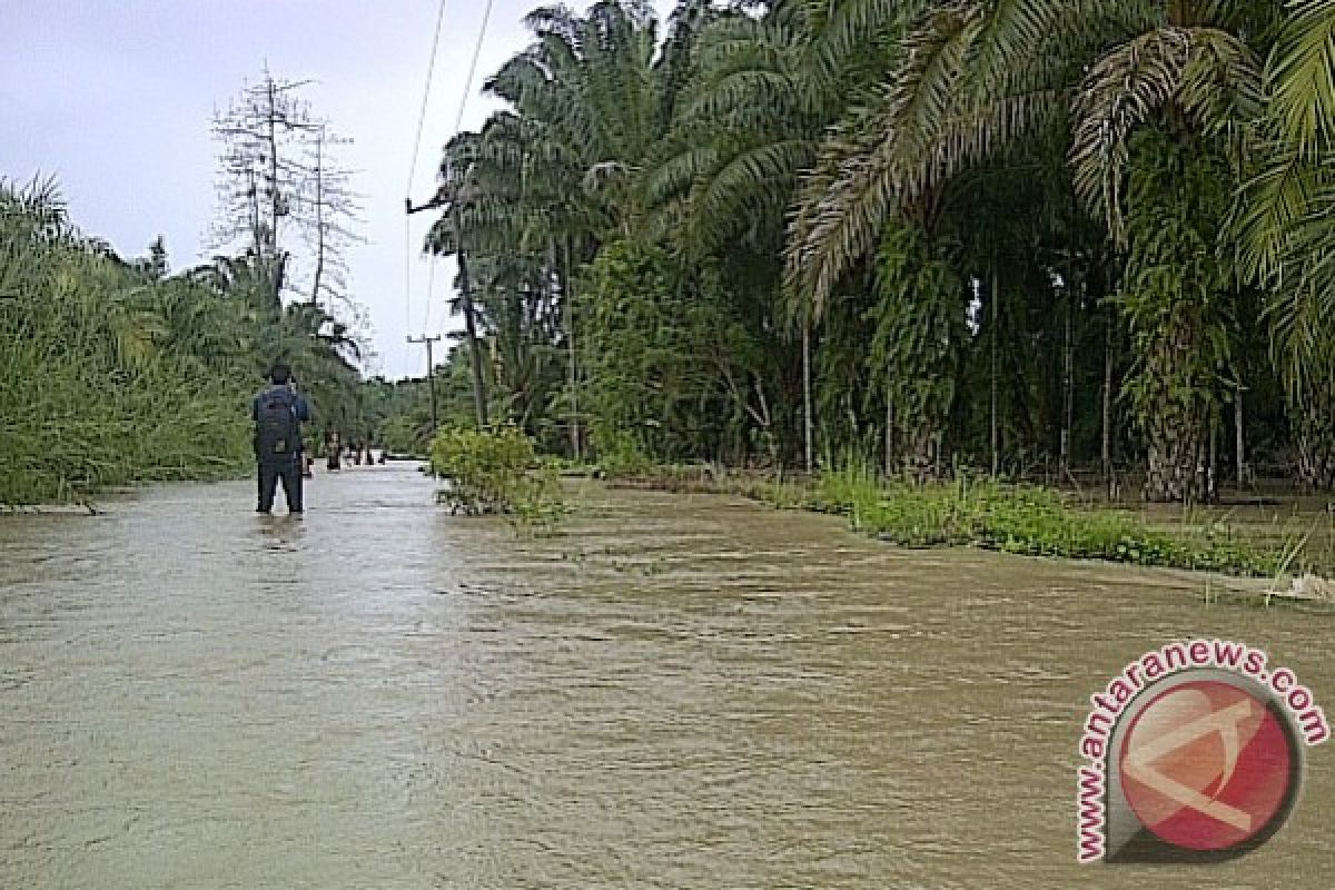 Sebagian Rumah Warga Masih Tergenang Air