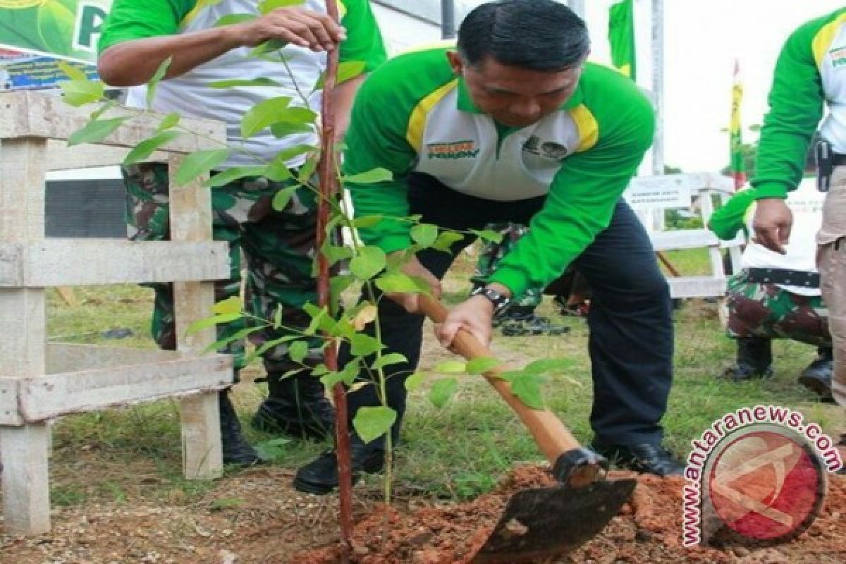 Walikota Jambi ajak pelajar menanam pohon di lingkungan sekolah