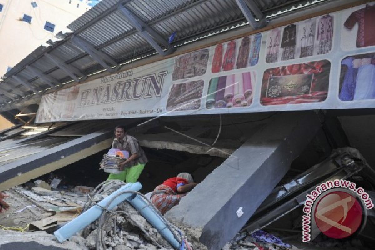 Mensos Pastikan Logistik Korban Gempa Aceh Cukup