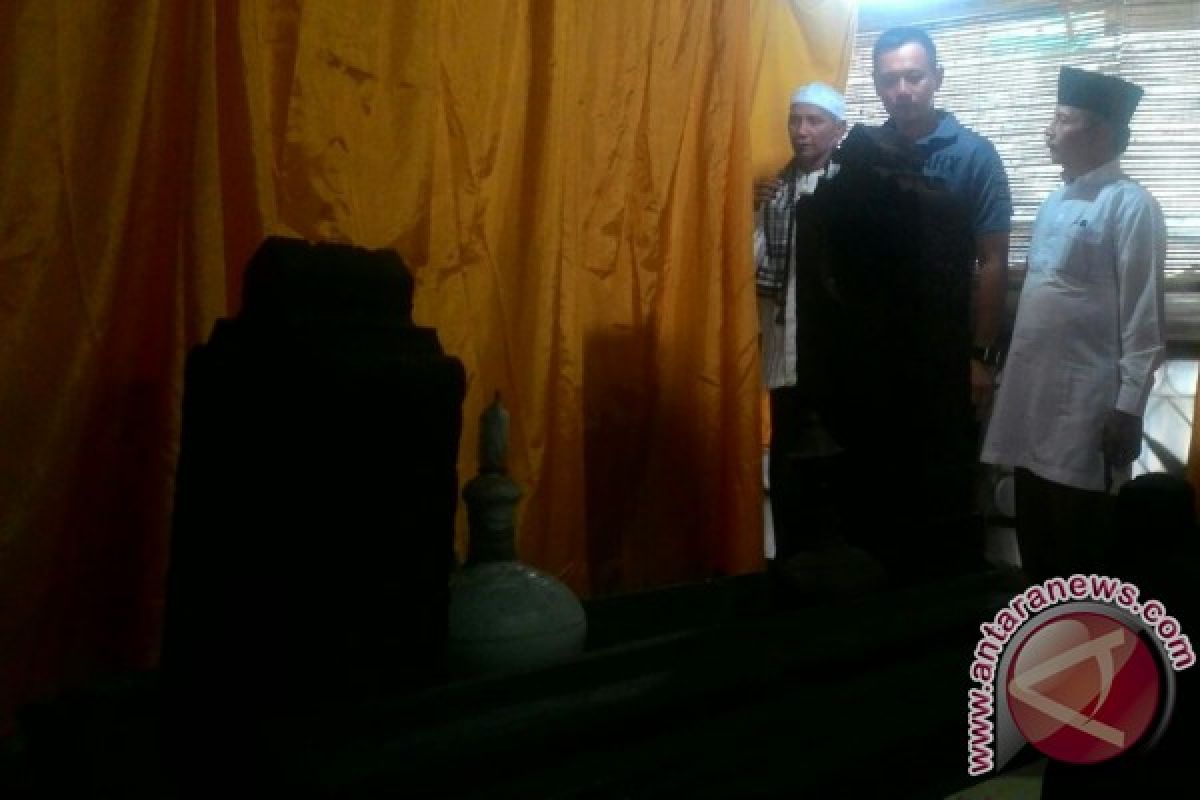 Agus Yudhoyono ziarah makam Pangeran Tubagus Angke