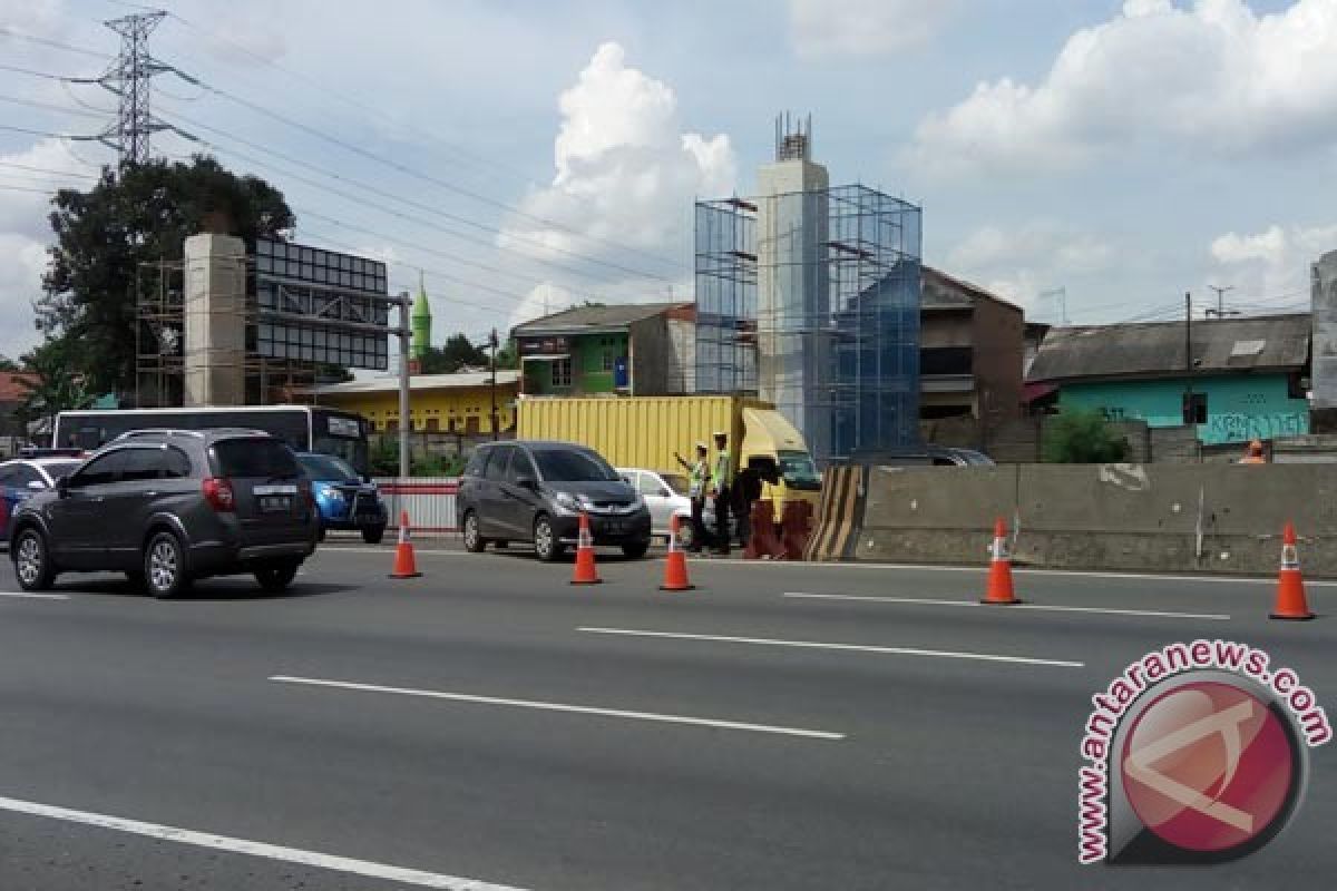 Tol Jakarta-Cikampek Berlakukan Contra Flow