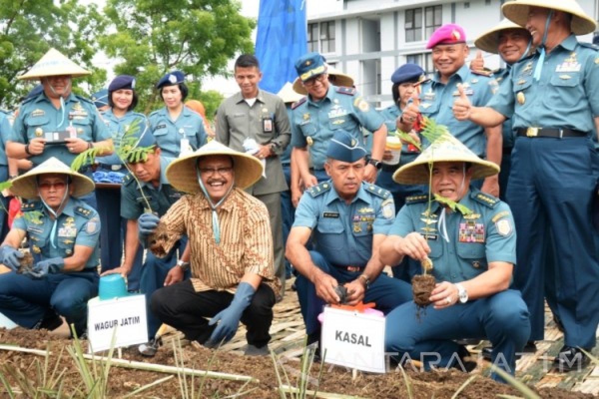 Pemprov Jatim Dukung TNI Manfaatkan Lahan Kering