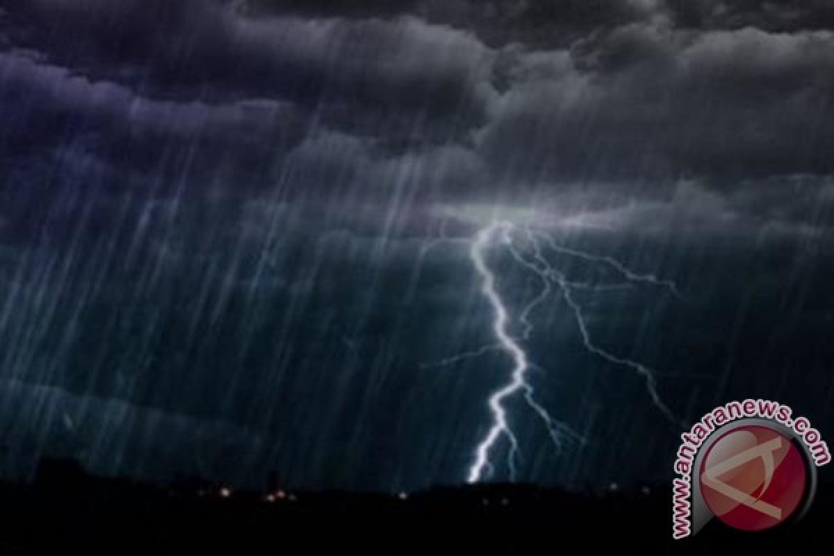 Ini gejala seseorang takut hujan dan petir (Astraphobia)