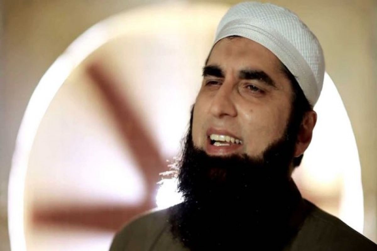 After air crash, Pakistan fights over legacy of rock star-turned cleric