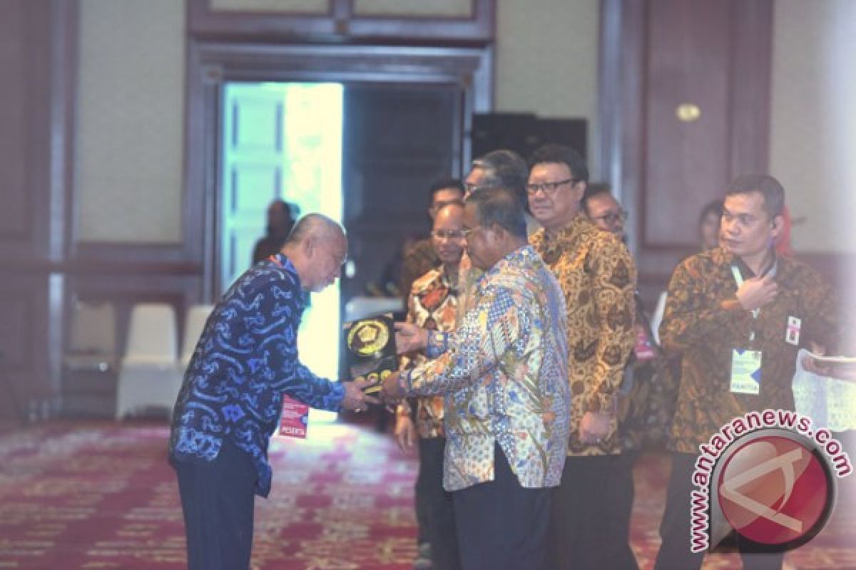 HST Raih Anugerah Dana Rakca 2016