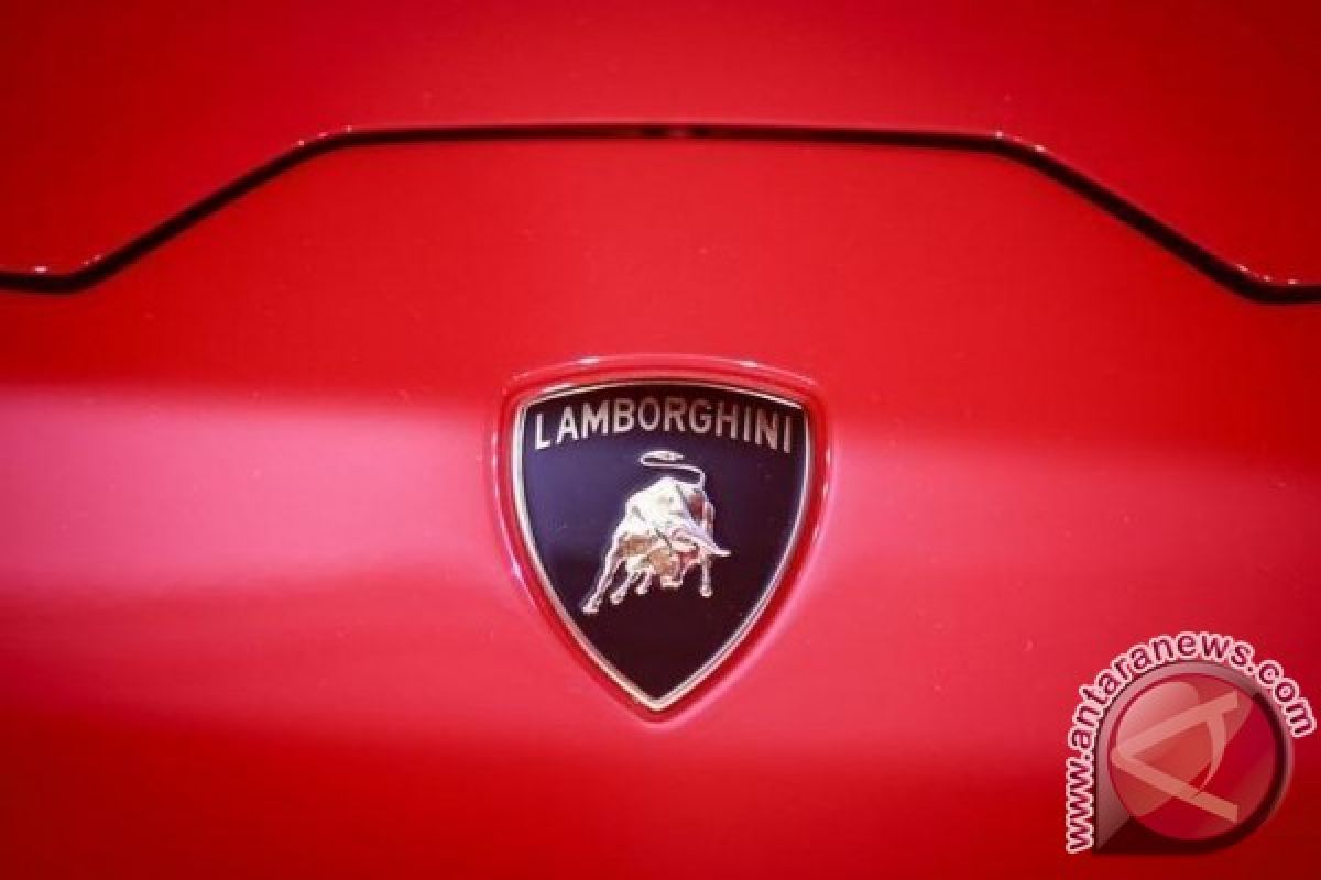 Lamborghini kembangkan Huracan Superleggera di trek salju