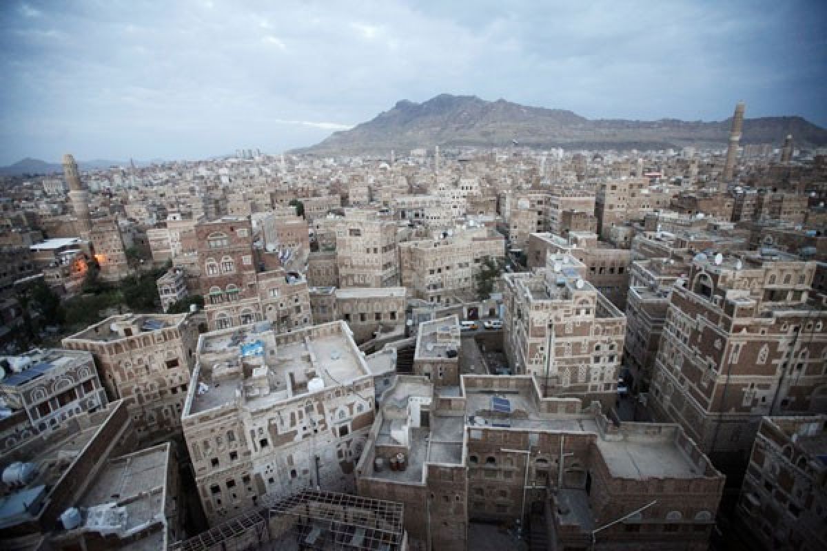 Rumah-rumah di Kota Tua Sana'a Yaman ambruk diterjang hujan deras