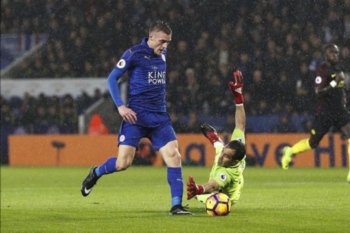 Leicester Bekuk Manchester City 4-2 Berkat Trigol Vardy