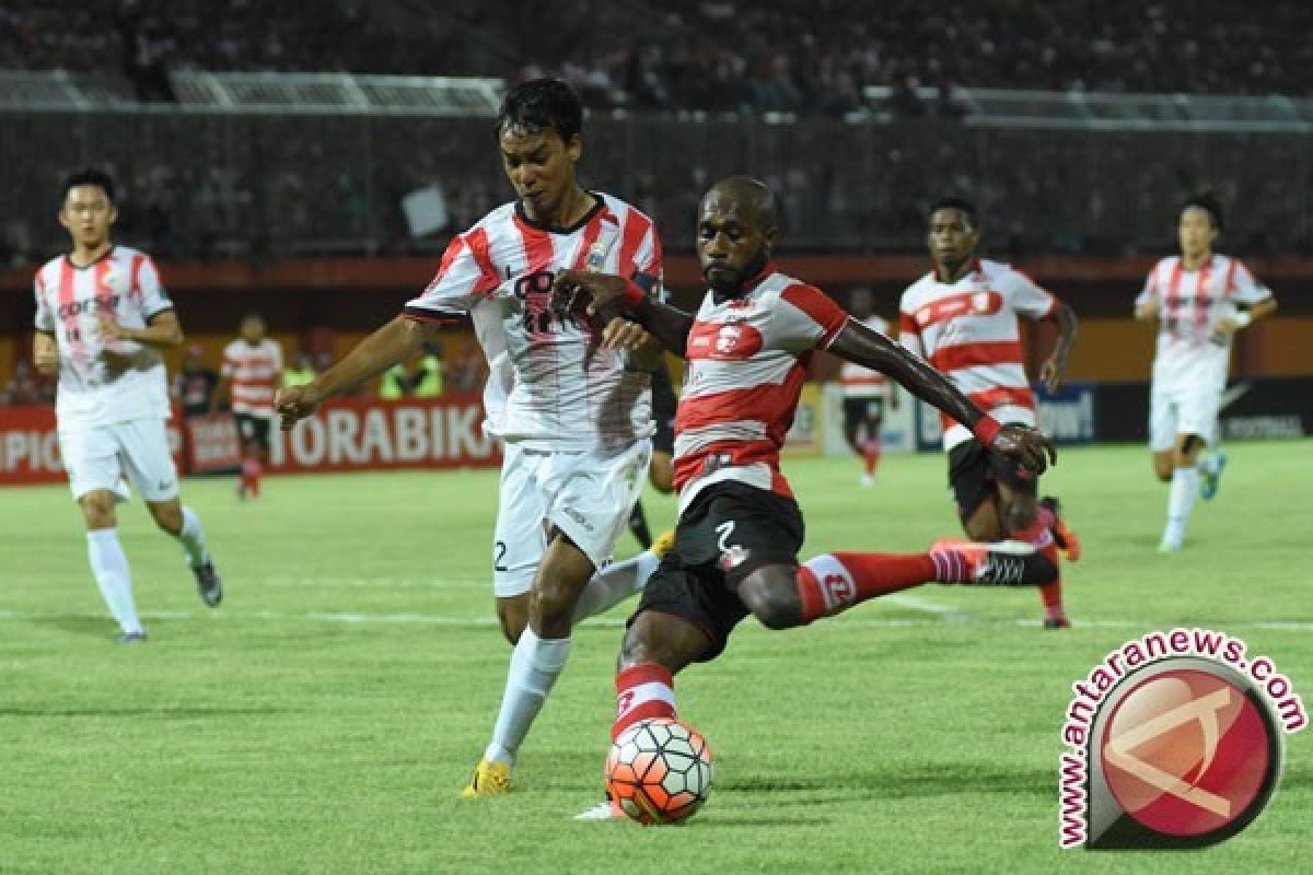 Madura United Taklukkan Perseru 7-1