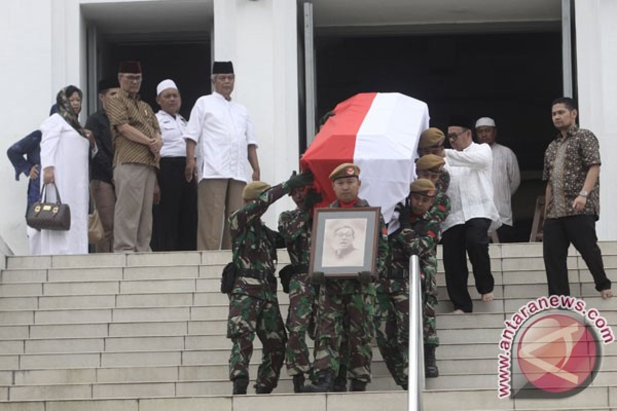 Sejumlah tokoh melayat ke kediaman Mar'ie Muhammad