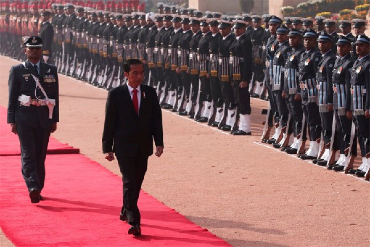 Presiden Jokowi disambut pasukan berkuda Istana Rashtrapati Bhavan