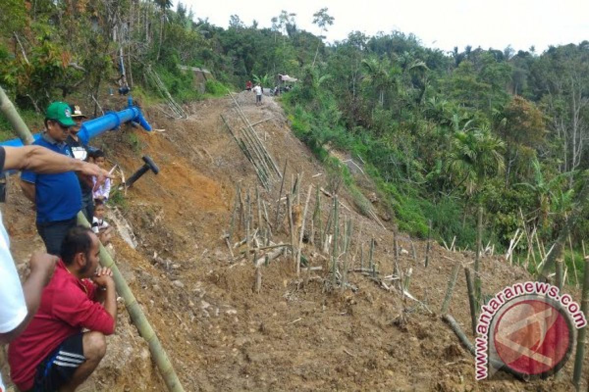 Wabup Limapuluh Kota Tinjau Jalan Terban Sungai Naniang-Baruah Gunuang