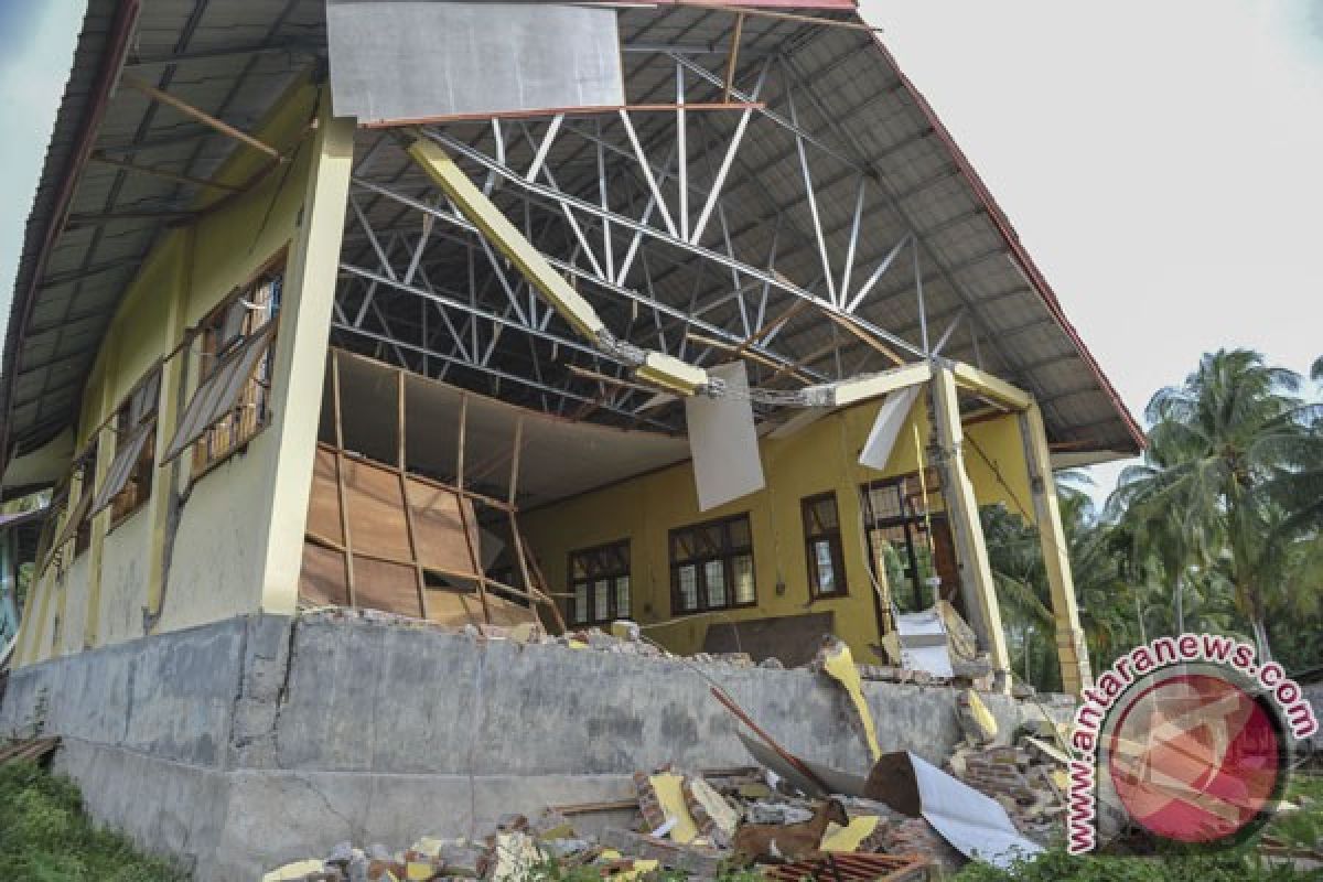 Satu rumah roboh akibat gempa Tasikmalaya