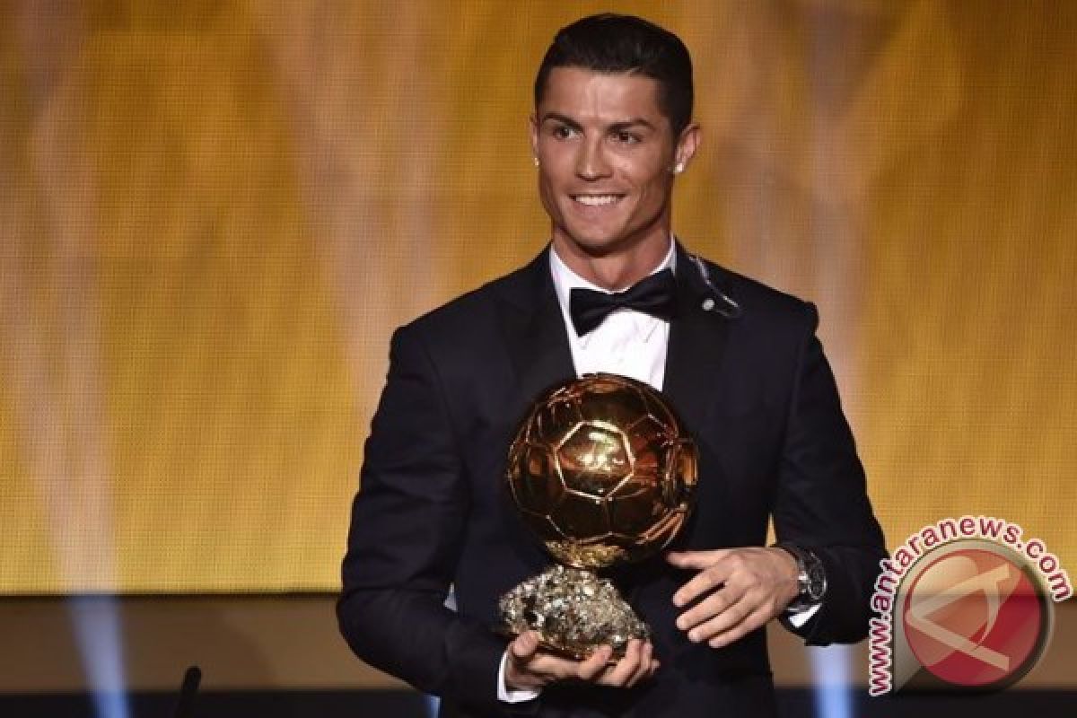 Ronaldo Raih Ballon D'or