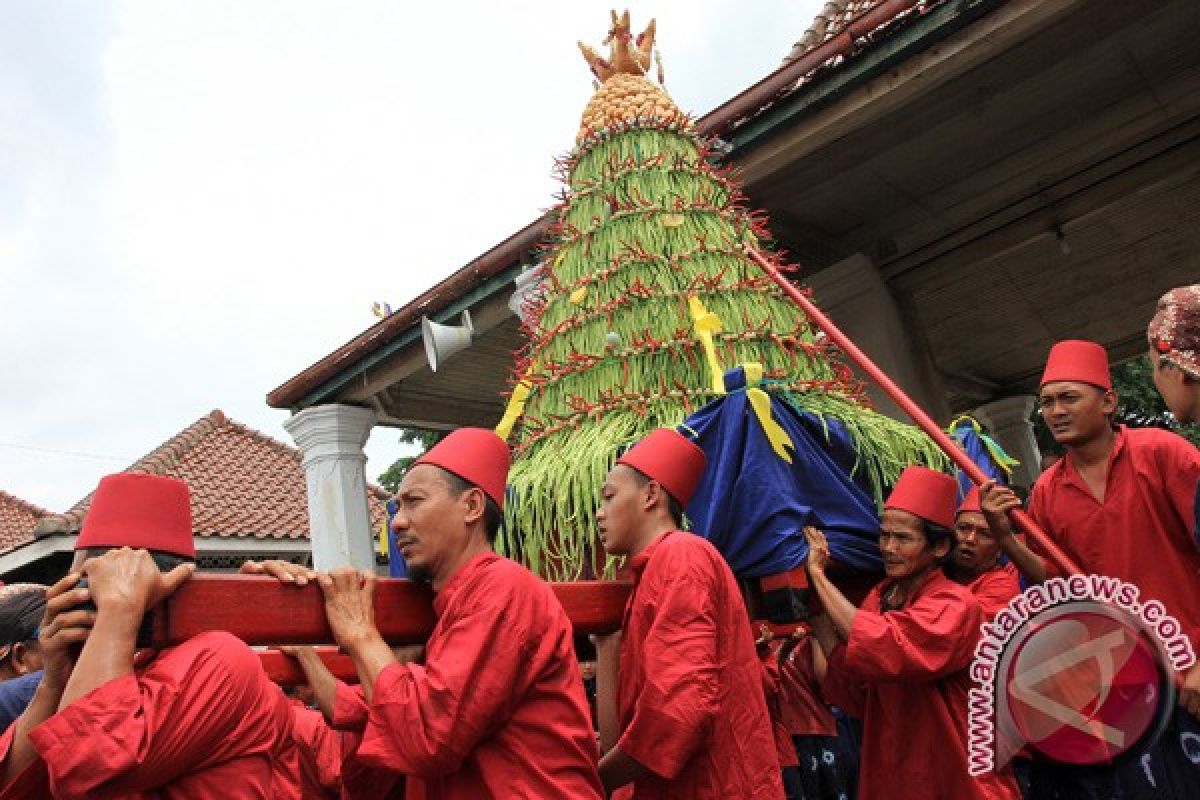 Lima Gunungan Grebeg Maulid diarak dari Keraton Yogyakarta