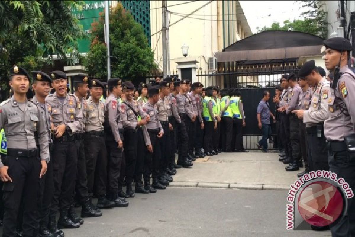 PN Jakut tak bedakan pengunjung, pokoknya hanya muat 85 orang