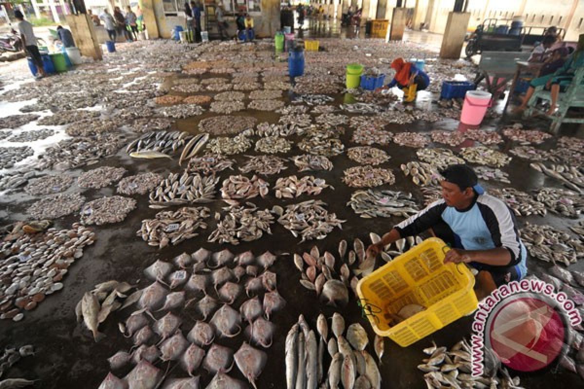 Dermaga Pangkalan Pendaratan Ikan Sangsit rusak