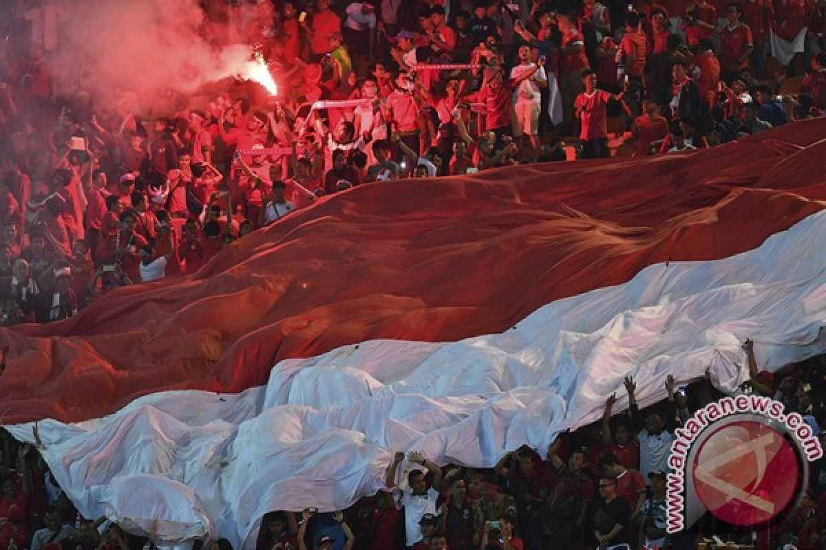 Aliansi suporter siapkan merah putih raksasa