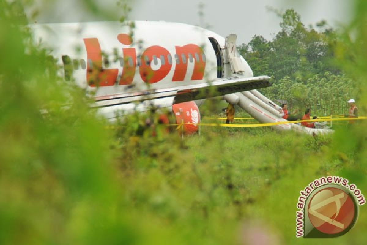 Ratusan penumpang Lion Air "tersandera" di landasan
