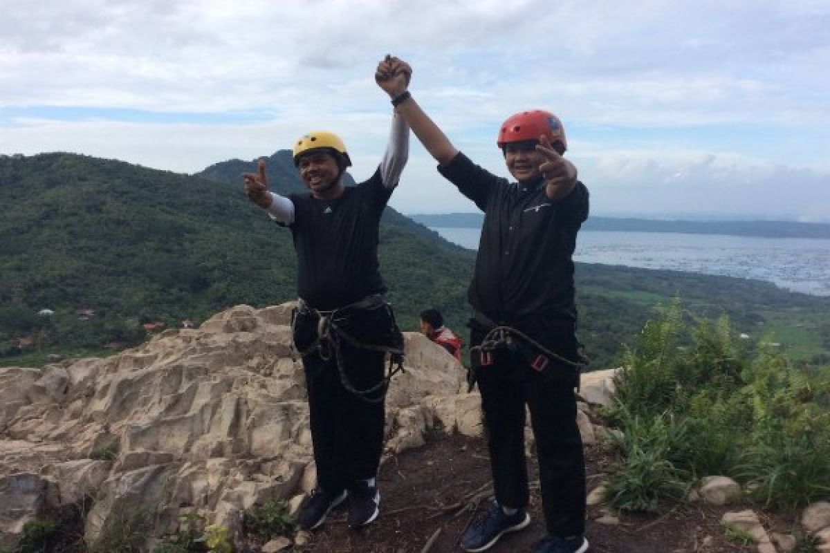 Gunung Parang Jadi Daya Tarik Pemanjat Tebing