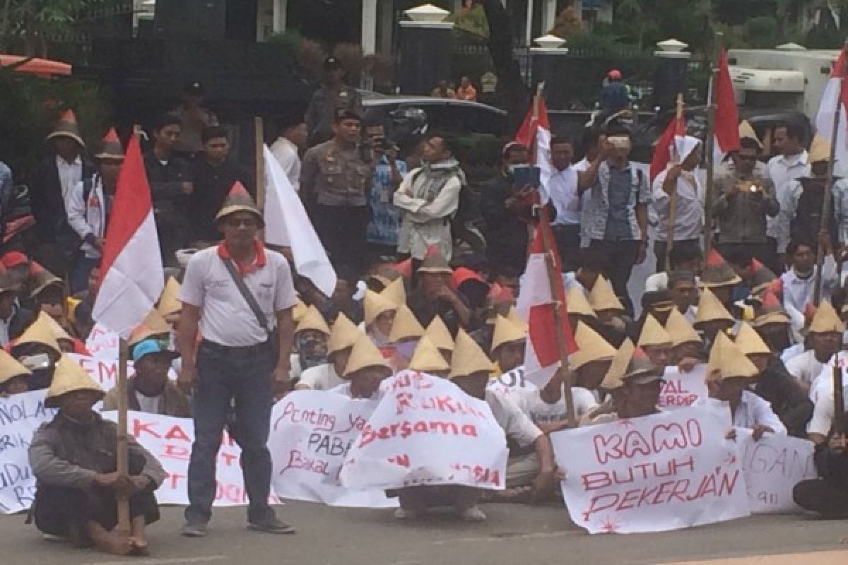 Warga Rembang Dukung Komitmen Gubernur Jateng Teruskan Operasional Pabrik Semen Indonesia 