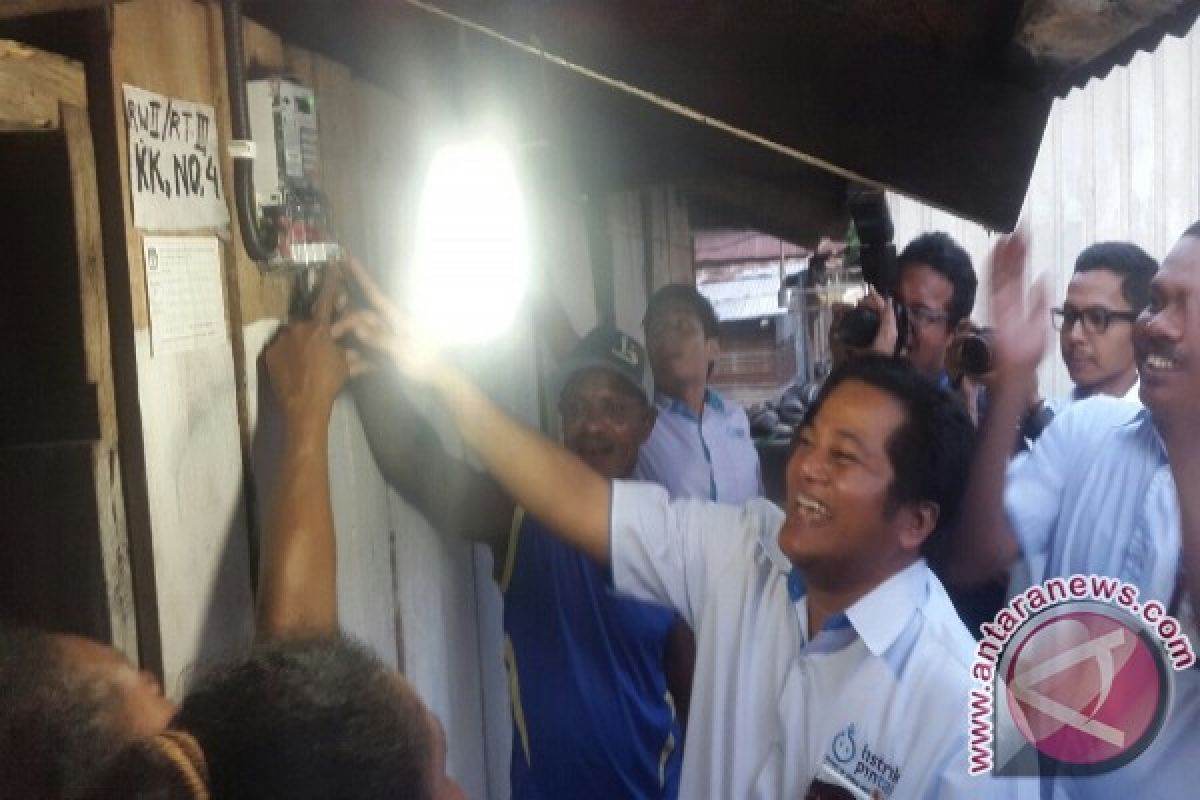 PLN listriki 60 kampung di Papua sebagai kado Natal 