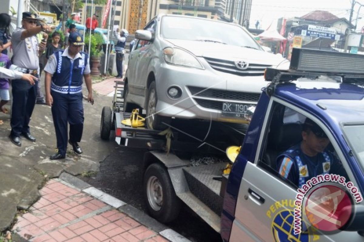 Satpol PP Denpasar Tertibkan PKL